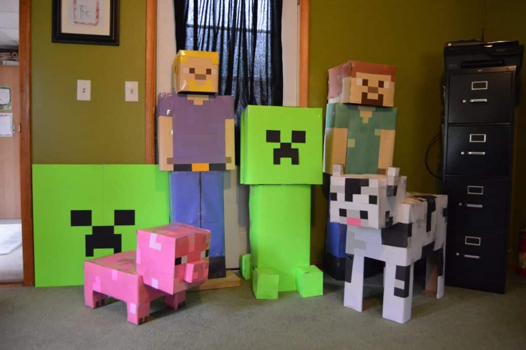 DIY Minecraft Cardboard Boxes and Construction Paper